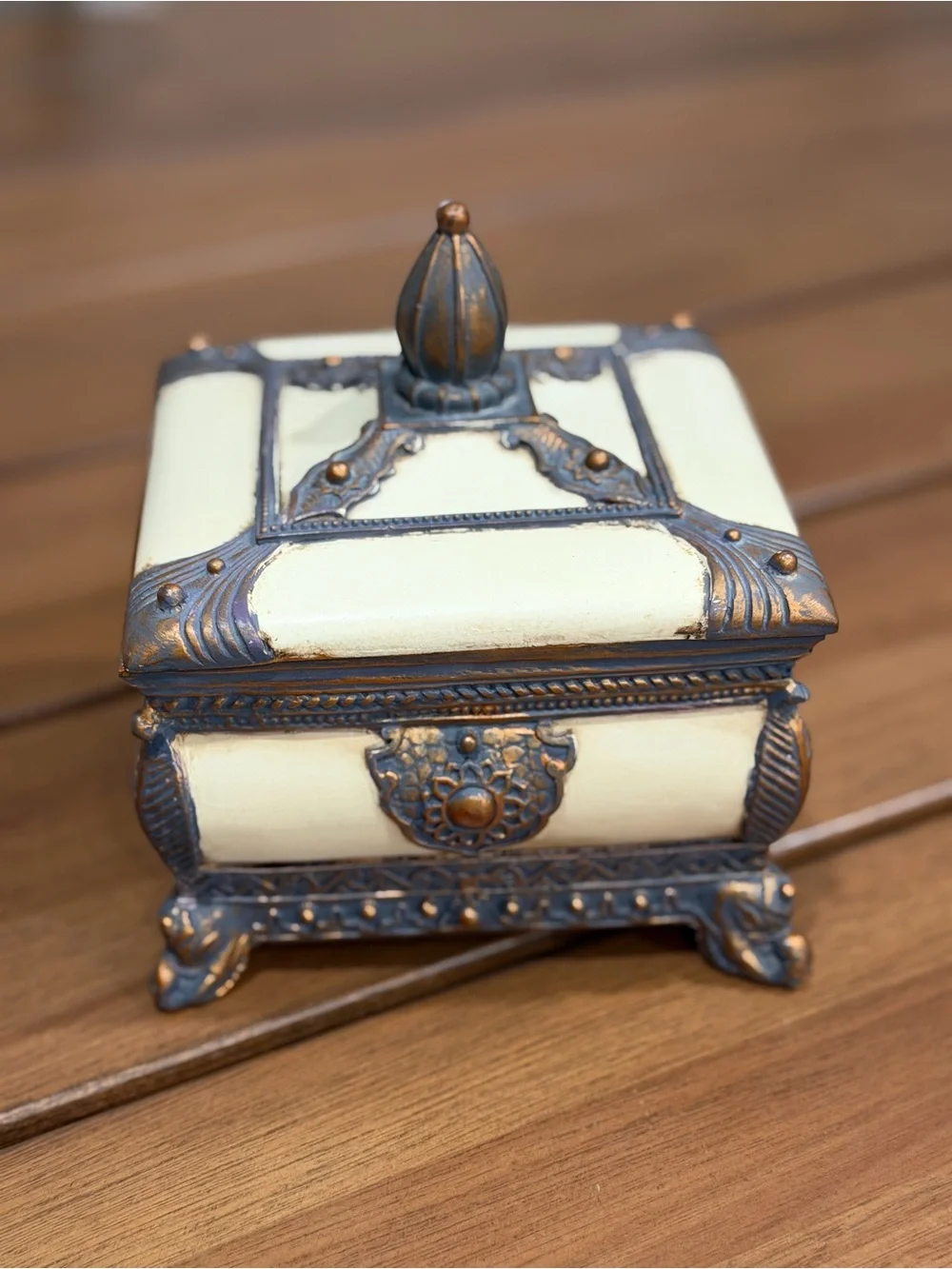 Vintage Ornate Decorative Trinket Box in Cream and Antique Gold
